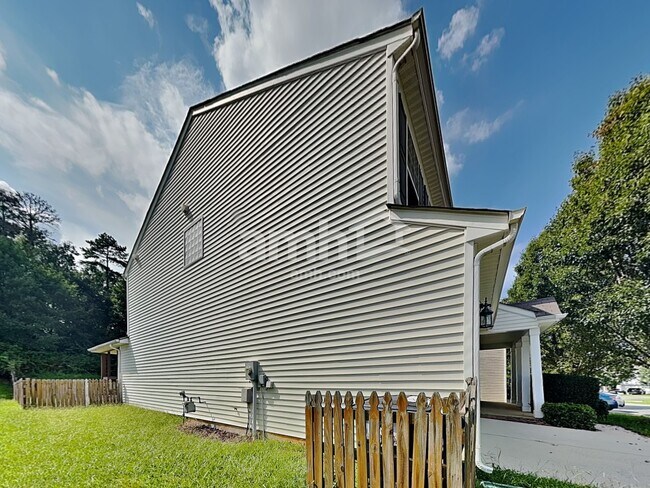 Building Photo - 4003 Saphire Ln