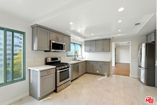 Building Photo - 10336 Wilshire Blvd