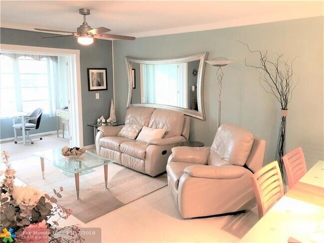 Building Photo - 2515 NE 1st Ct