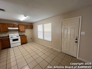 Building Photo - 5202 Fountain Lake Dr