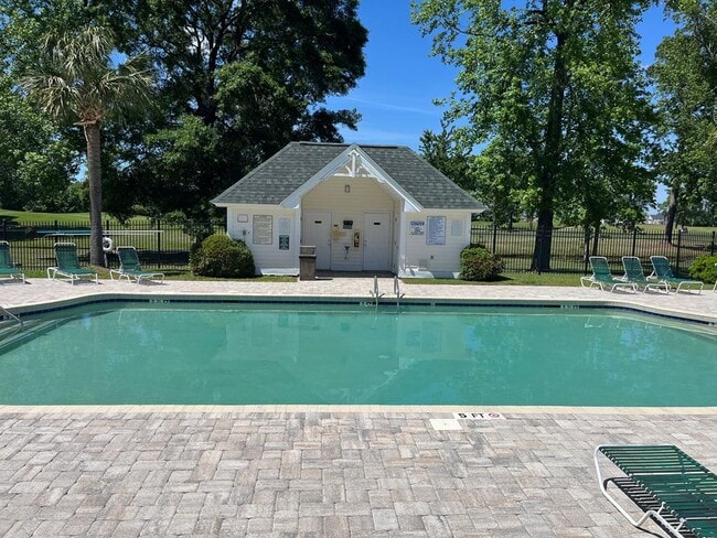 Building Photo - 537 White River Dr