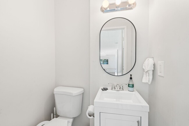 Building Photo - 3640 Princeton Ave