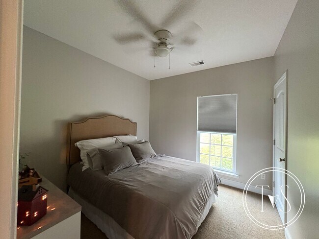 Building Photo - SUMMER MOVE-IN SPECIAL: $350 OFF 1st MONTH...