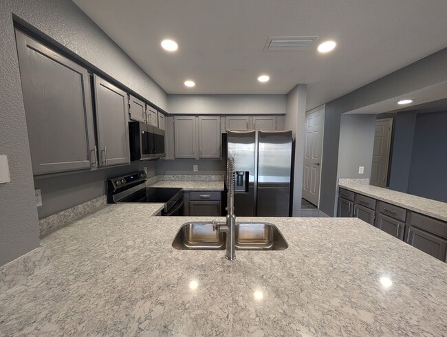 Building Photo - 2 Bedroom 2.5 Bath