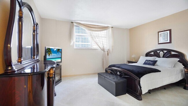 Building Photo - 4250 Galt Ocean Dr