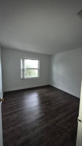 Building Photo - 9924 Sweepstakes Ln