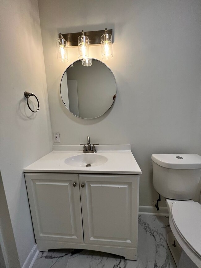 Building Photo - COMING SOON- 4bed/1.5bath for rent!