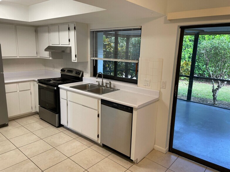 Building Photo - 10022 8th St N