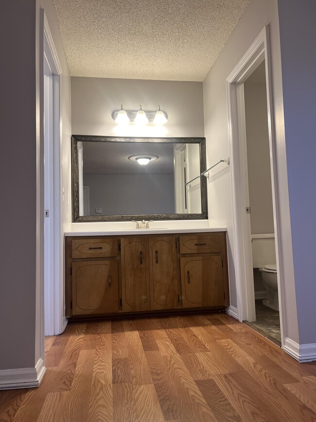 Building Photo - 934 Pineland Ave