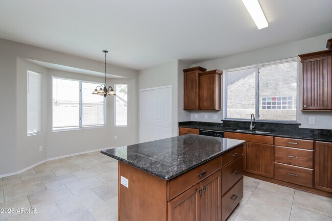 Building Photo - 1280 W Geronimo Pl