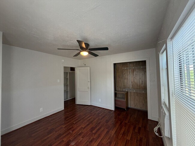 Building Photo - 200 Clemmer St