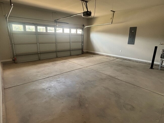 Building Photo - 27537 Dieken Dr