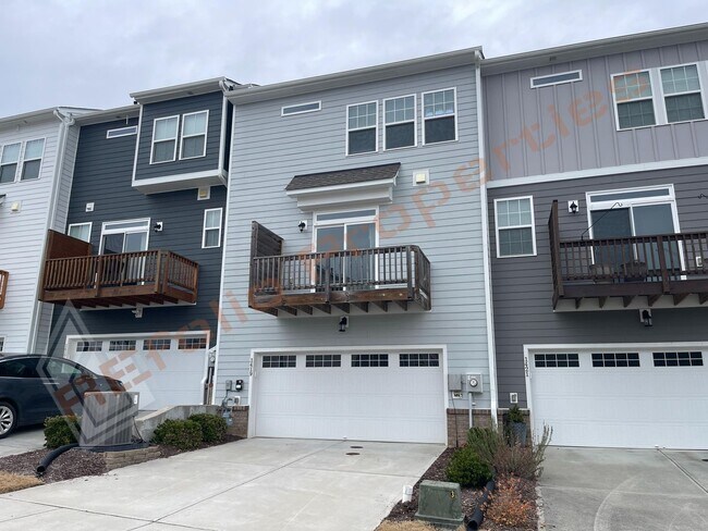 Building Photo - Charming 3 Story 4 Bedrooms with 1st Floor Guest Suite Townhome @ Smith Farm, Apex, Available Now!