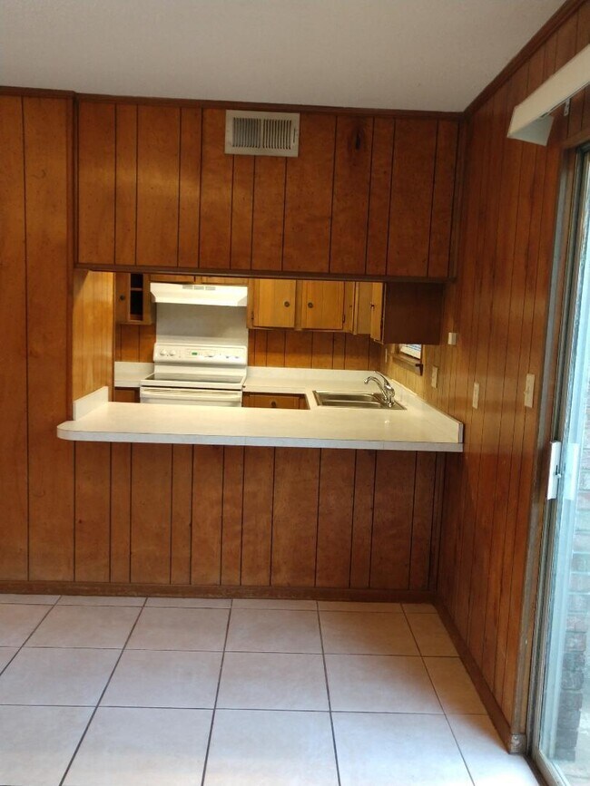 Building Photo - 106 Valencia Dr