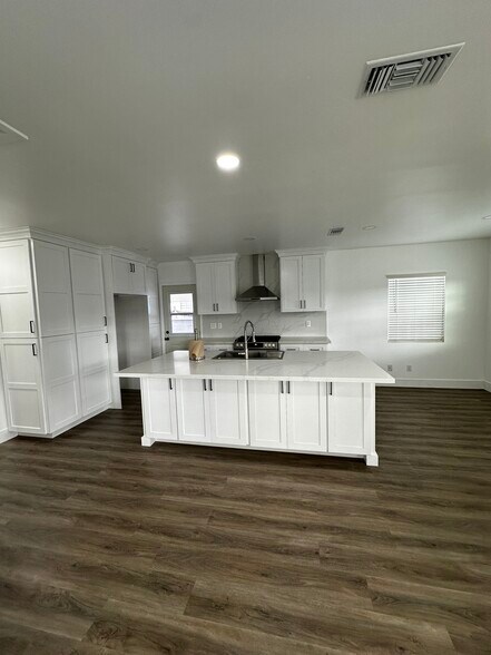 Kitchen - 2925 Artesia Blvd