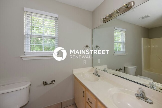 Building Photo - 4 Bedroom Pet-Friendly Home in Hermitage, TN with Main Street Renewal