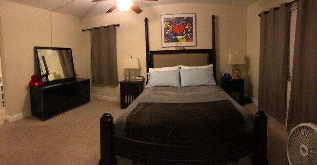 Building Photo - 9300 SW 8th St