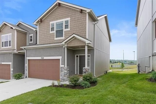 Front view - end unit with neighbor only on one side - 7345 Griffey St