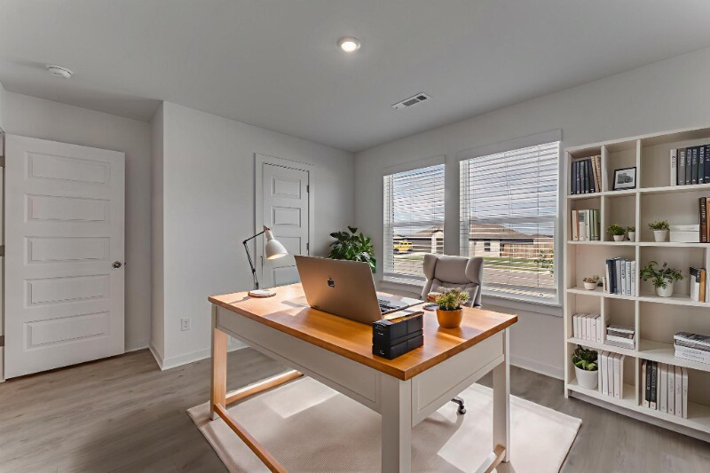 Building Photo - 981 PEBBLE Dr