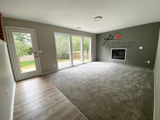 Building Photo - 2207 Cherokee Dr