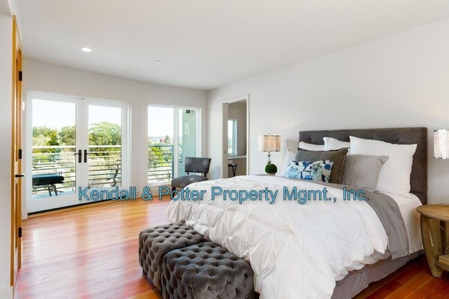 Building Photo - Sunny Paradise located in the Heart of Capitola!