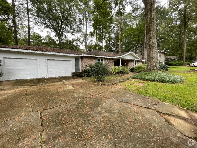 Building Photo - 1840 Highland Terrace