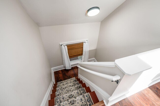 Building Photo - 907 Linwood Ave