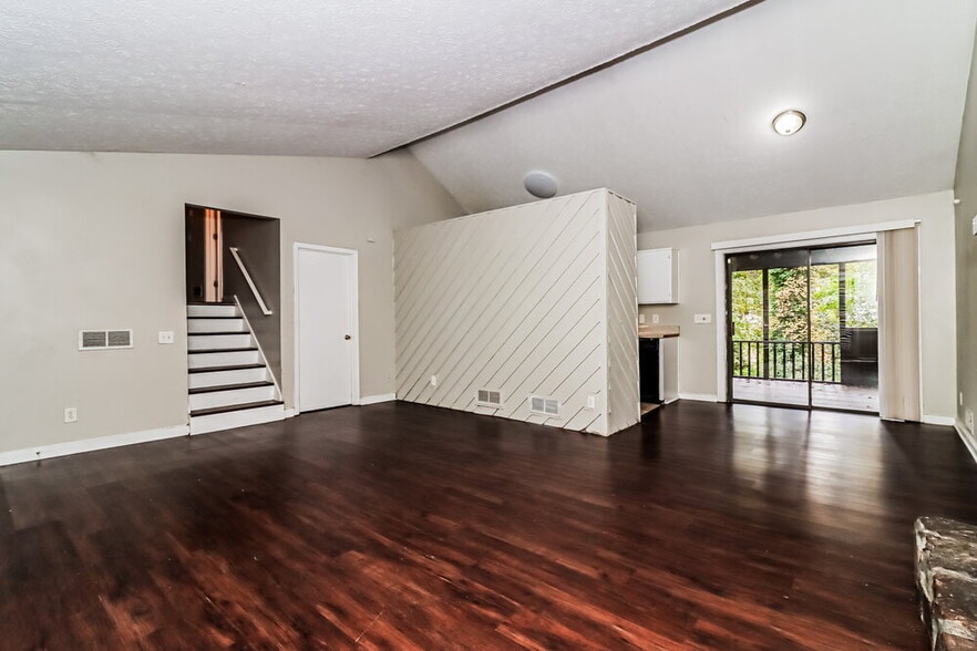 Building Photo - 770 Dover St