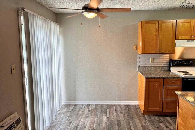 Building Photo - 2612 Southwest Pkwy