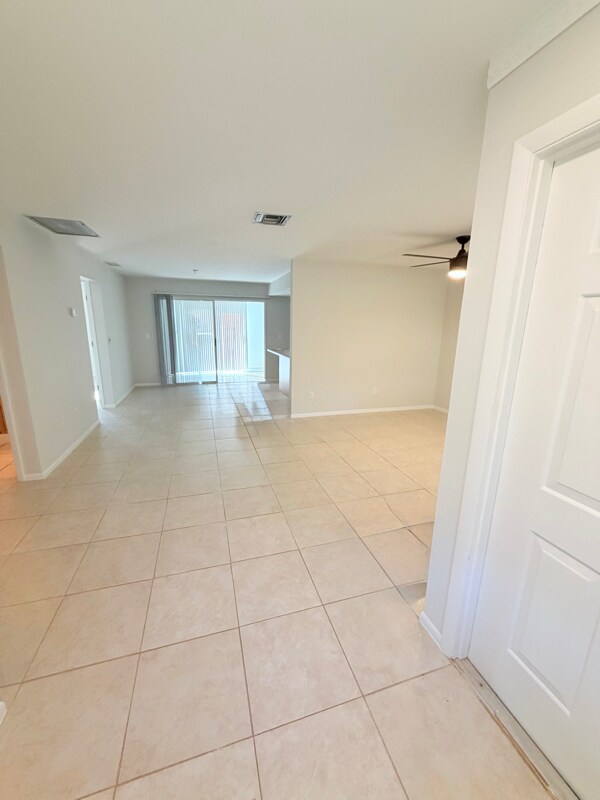 Building Photo - 1102 SE 8th Terrace