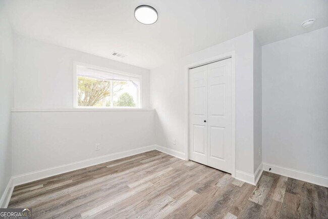 Building Photo - 3801 Hogan Rd SW