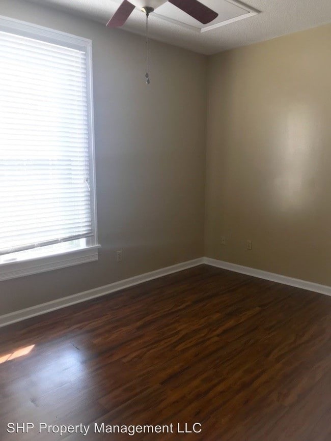 Building Photo - 430 E Clay St