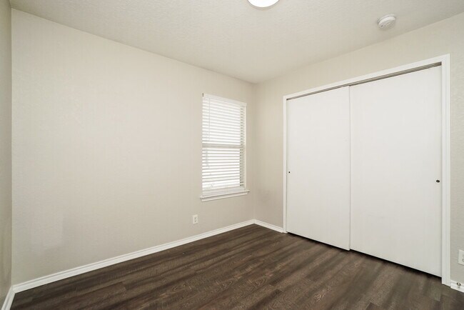 Building Photo - 217 Jersey Bend