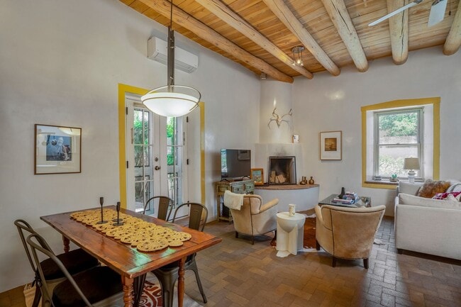 Building Photo - 573 W San Francisco St