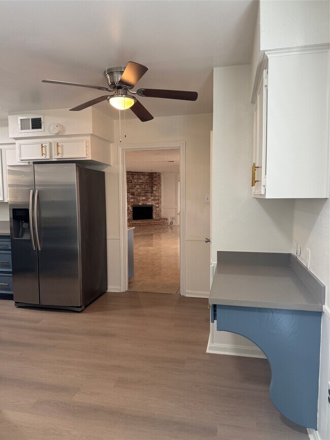 Building Photo - 7838 Vickijohn Dr