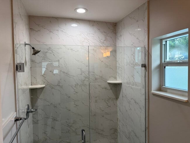 Building Photo - 105 Palamino Cir