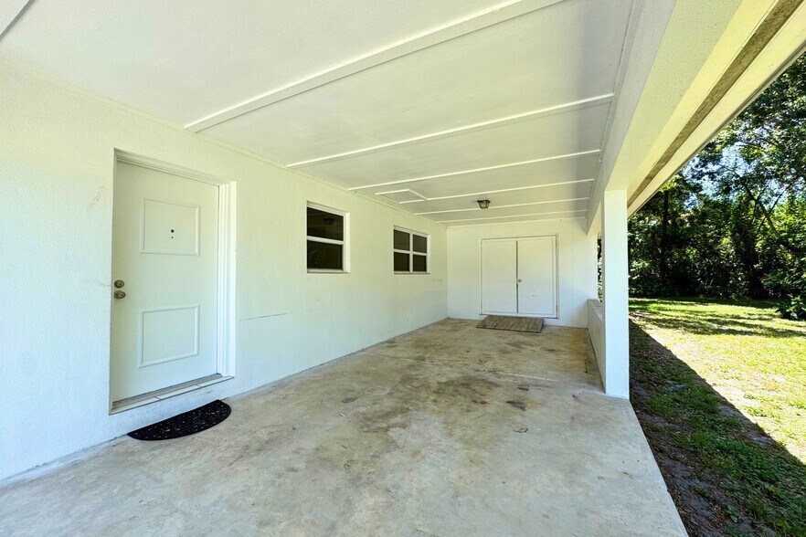 Building Photo - 2555 Granada Ave