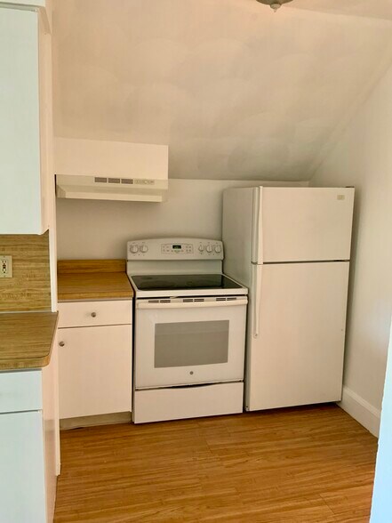 Building Photo - 1032 Hope St