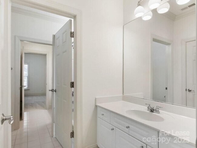 Building Photo - 2416 Chesterfield Ave