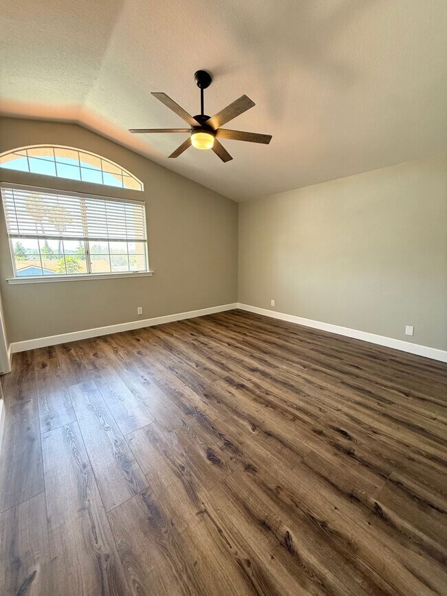 Building Photo - Beautiful 3 Bed 2.5 Bath COMING SOON!!!!