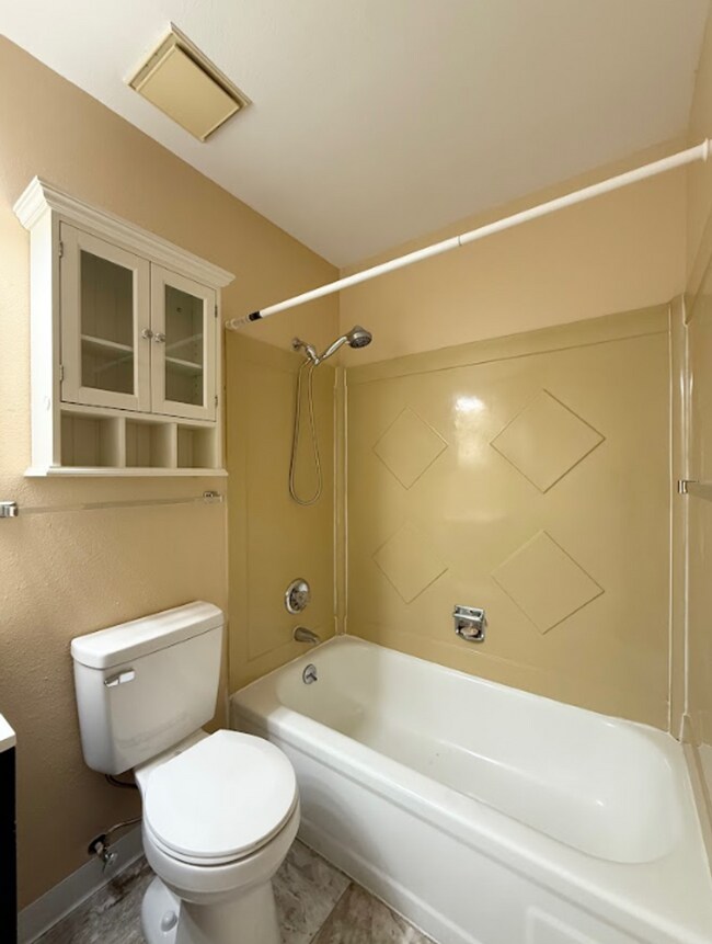 Building Photo - 6590 Delmonico Dr