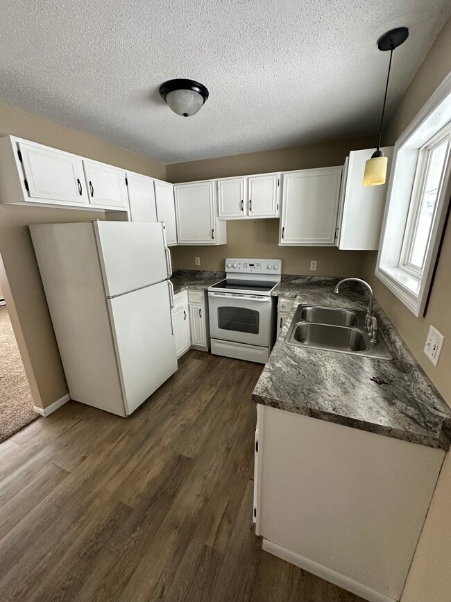 Building Photo - 3333 Mahoney Dr