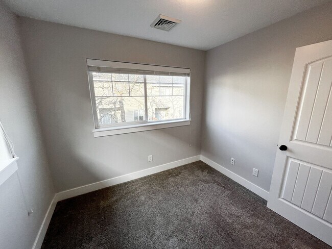 Building Photo - HONEYBEE5727-5729