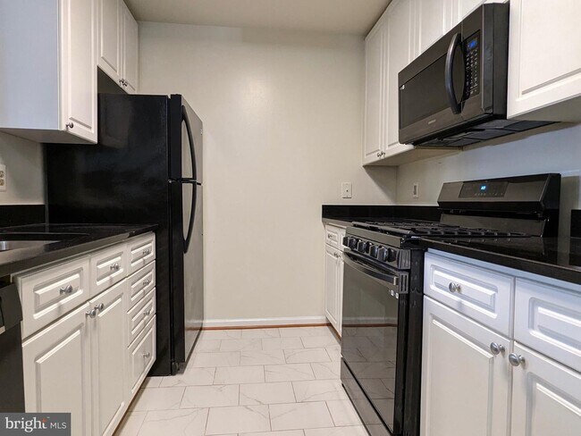 Building Photo - 5563 Seminary Rd