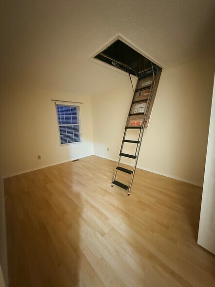 Building Photo - 42 Tanglewood Ct
