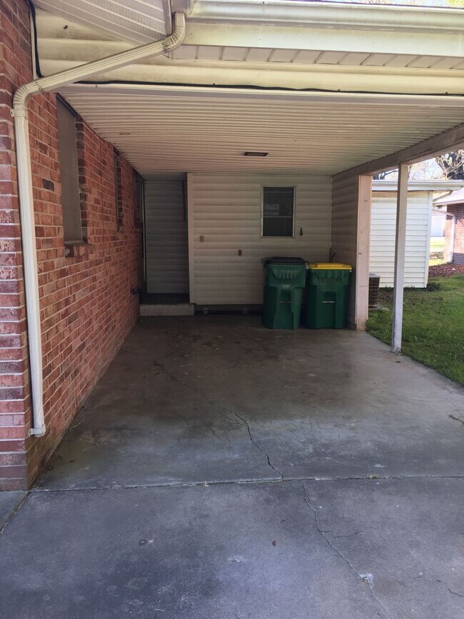 Building Photo - 410-412 S Blair St