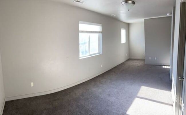 Building Photo - Charming 2 Story Townhome w/ 2 Attached Car Garage