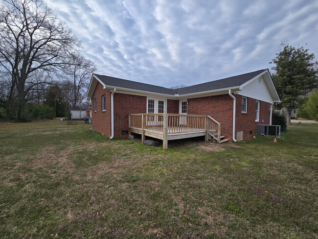 Building Photo - 503 Lucky Ct