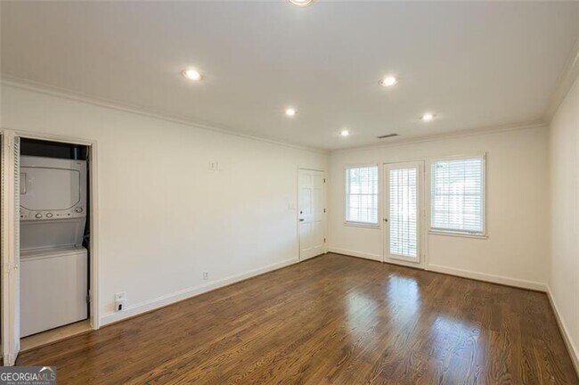 Building Photo - 55 Delmont Dr NE