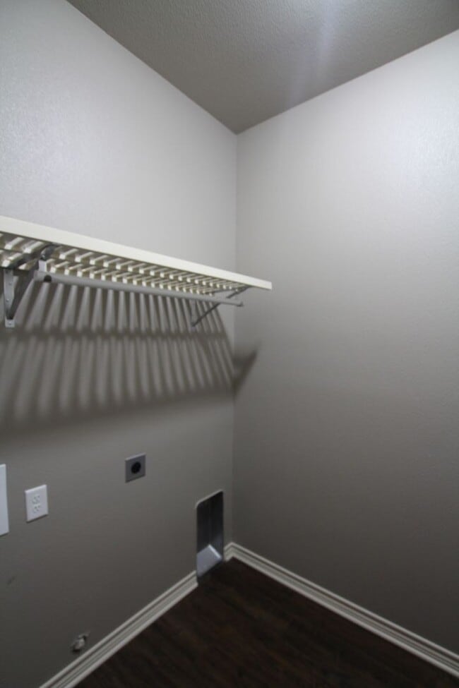 Building Photo - Beautiful 3 Bedroom 2 Bath Coming Soon in ...